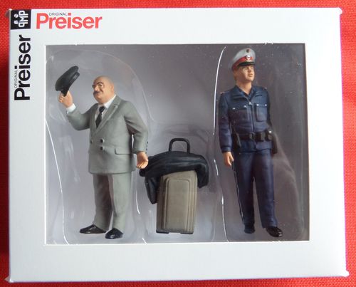 Reisender,Polizistin  Österreich